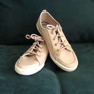 Girls Sperrys- new- size 4